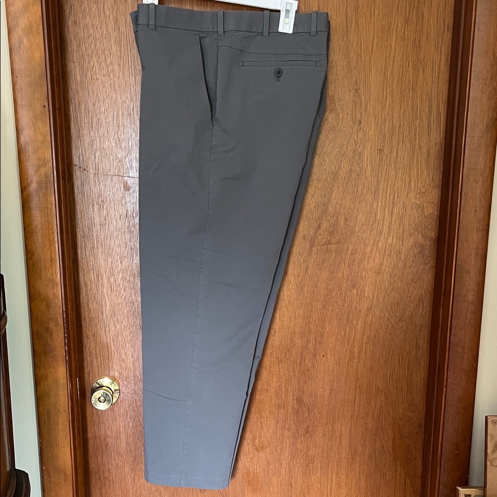 Izod Men's Charcoal Gray Stretch Dress Pants